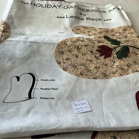 Crafts No-Sew Fabric Appliqué Daisy Kingdom Christmas Swan Apron Mitt Scare Crow - Picture 11 of 15